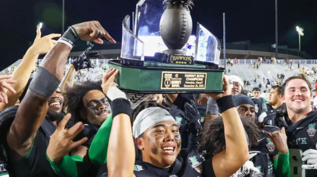 University of California and University of Hawaii meet in Hawaii Bowl — Cal wins 35–28 in Honolulu University of California and University of Hawaii meet in Hawaii Bowl — Cal wins 35–28 in Honolulu